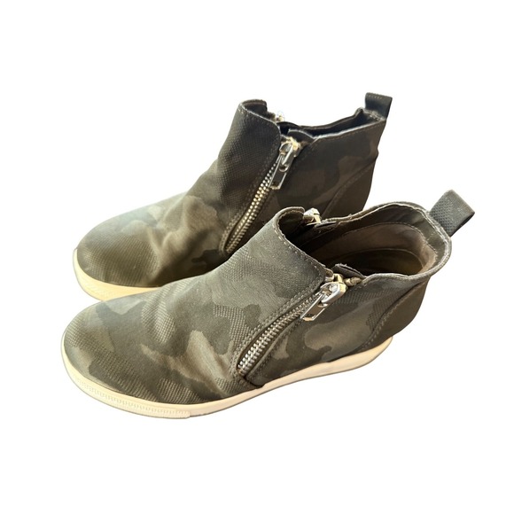 Steve Madden‎ Wedge Hidden Heel Camo Print Side Zip Fashion Sneakers 7M - Picture 2 of 11